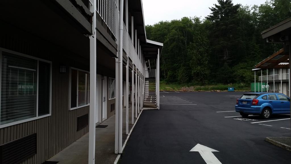 Grays Harbor Inn & Suites Aberdeen Exterior photo
