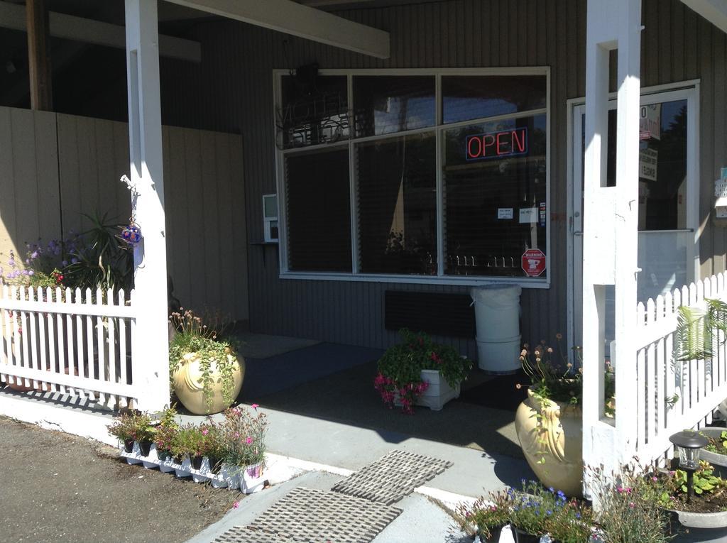 Grays Harbor Inn & Suites Aberdeen Exterior photo